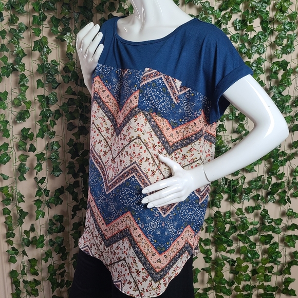 Rewind Women's Navy Boho Floral Roll-up Sleeves Lightweight Top - Picture 2 of 12